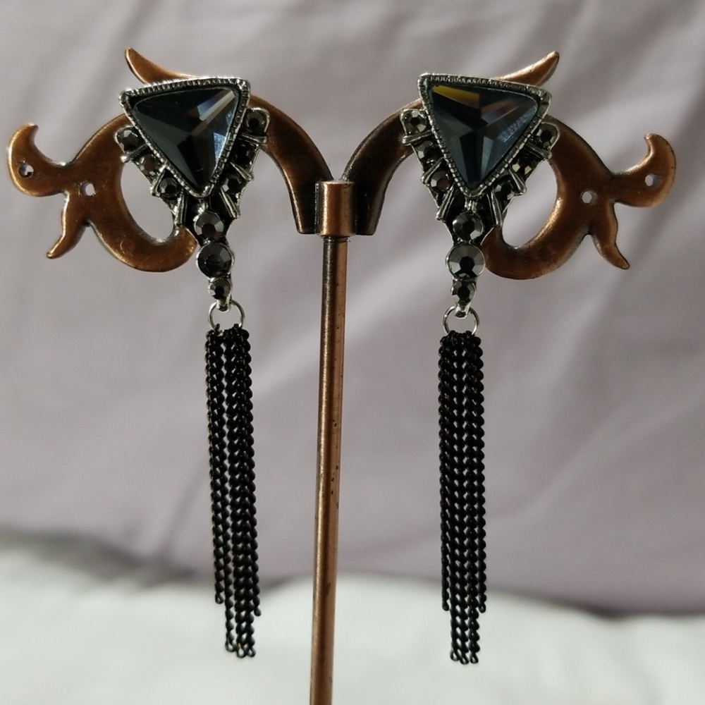 Triangle chain earring